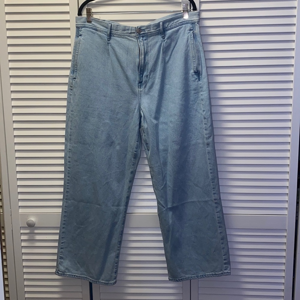 American Eagle Wide Leg Crop Light Wash Denim Jeans, Size 14 L